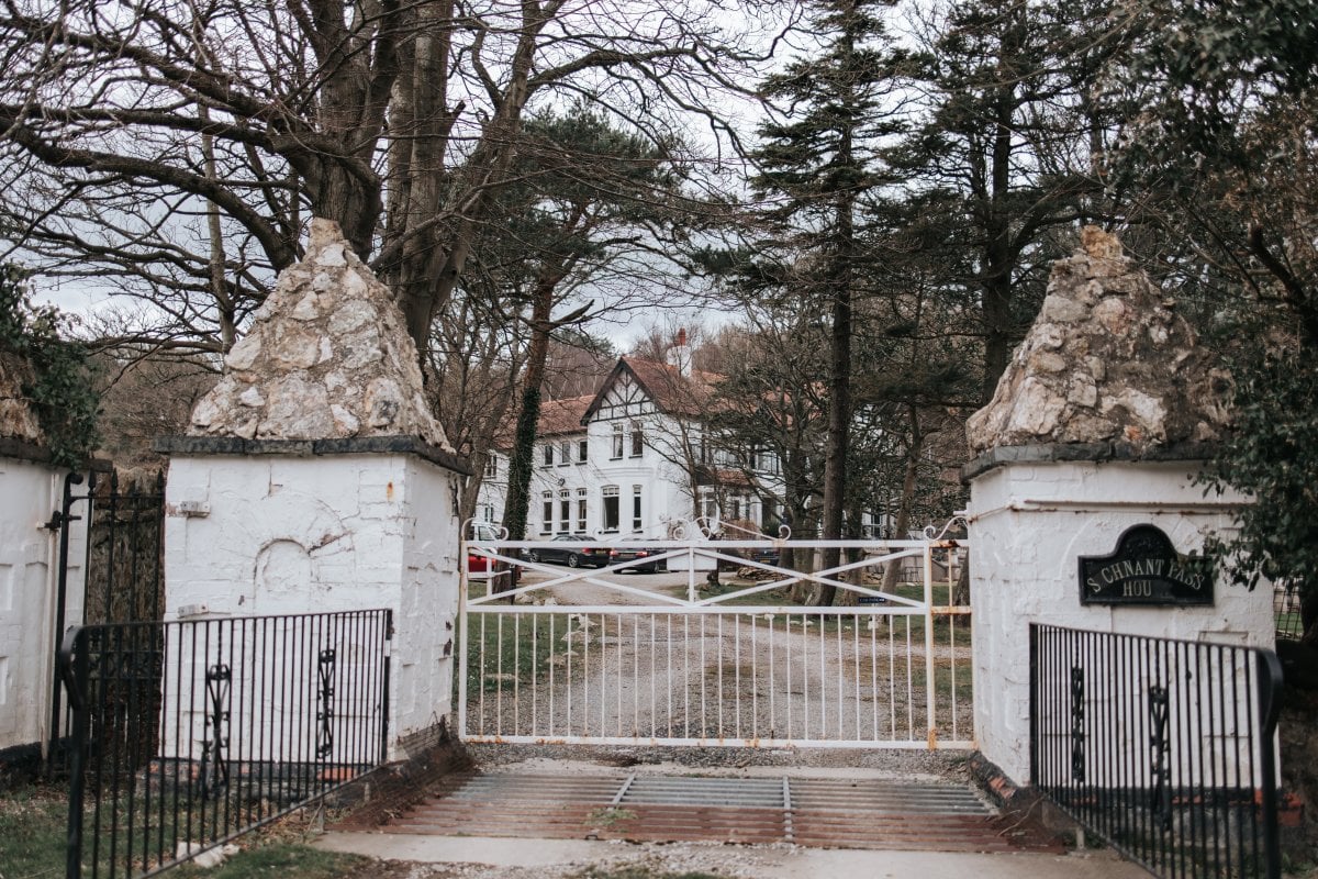 Sychnant Pass Country House entrance with lockable gates